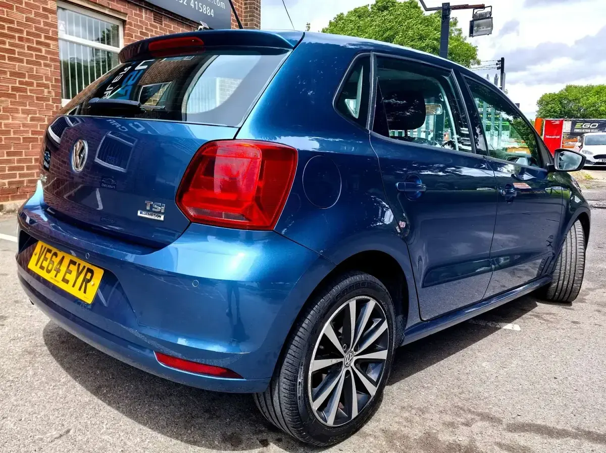 Used VW Polo SE 88 HP (64 kW) 2014 Blue Hatchback