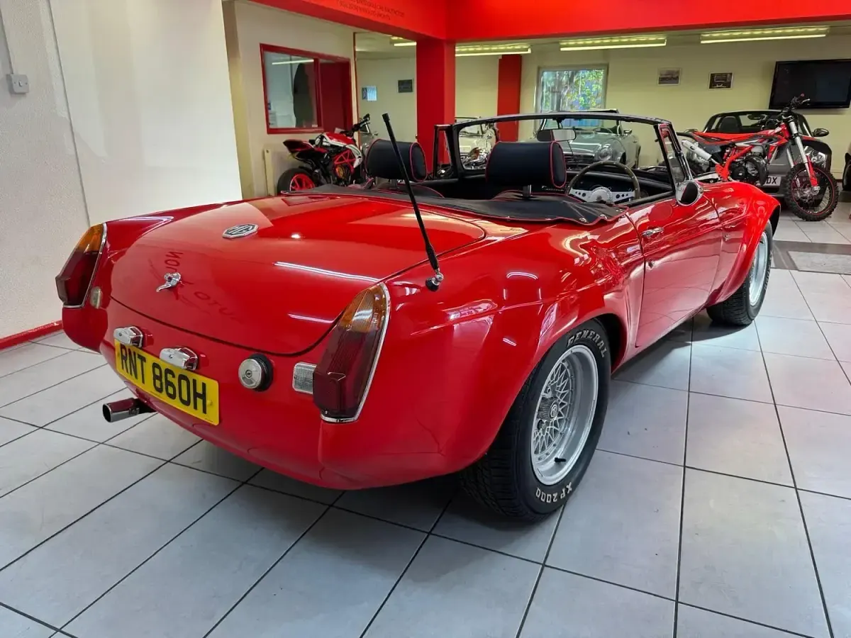 Used MG B 128 HP (94 kW) 1970 Red Cabriolet