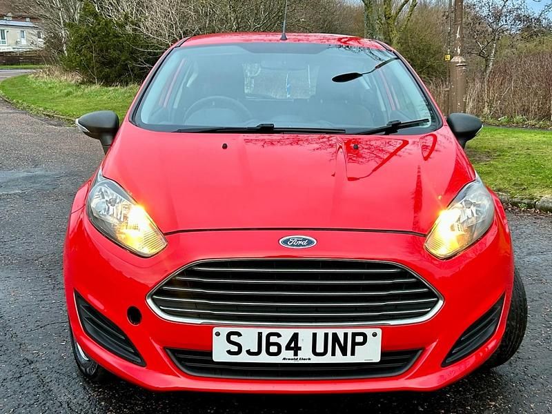 Used Ford Fiesta Studio 80 HP (58 kW) 2014 Red Hatchback