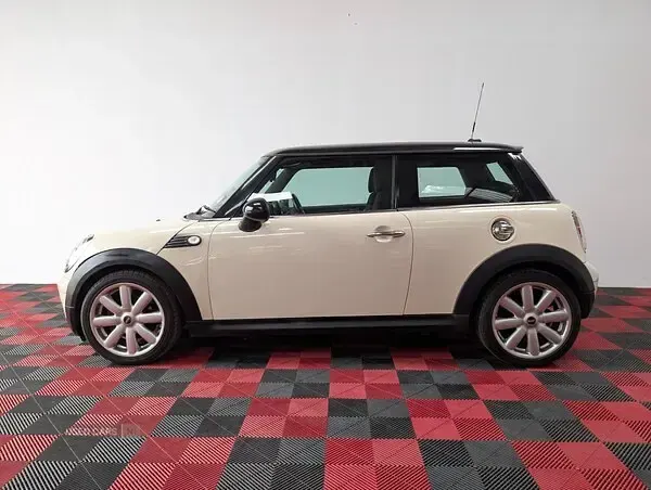 Used Mini Cooper Hatch 2010 White Hatchback