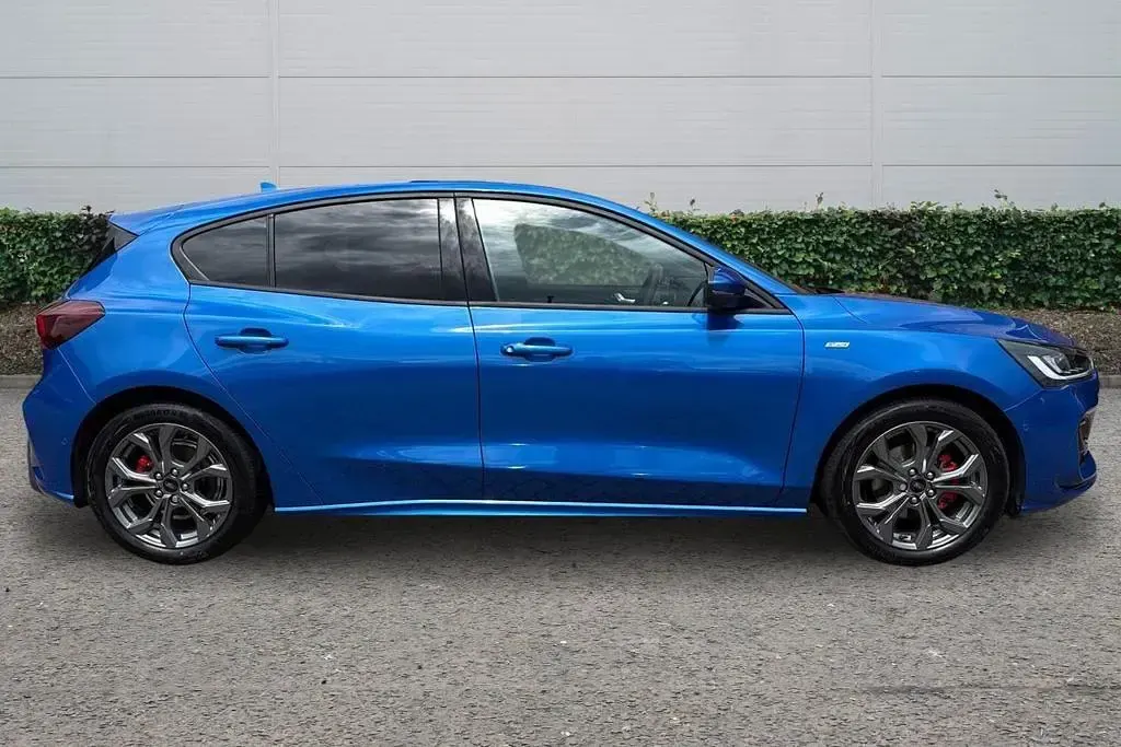New Ford Focus ST-Line 2026 Blue Hatchback