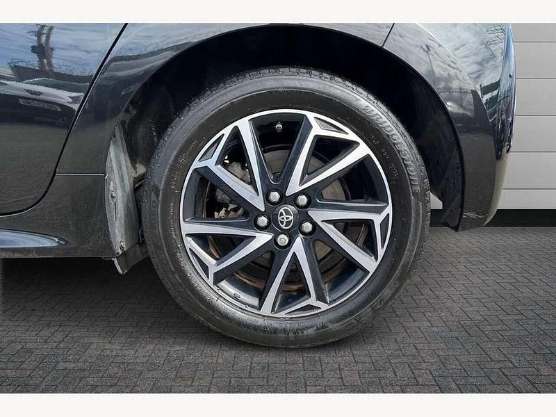 Used Toyota Yaris Hybrid Design 116 HP (85 kW) 2022 Black Hatchback