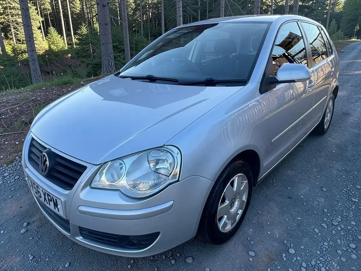Begagnad VW Polo S 80 HK (58 kW) 2006 Silver Halvkombi