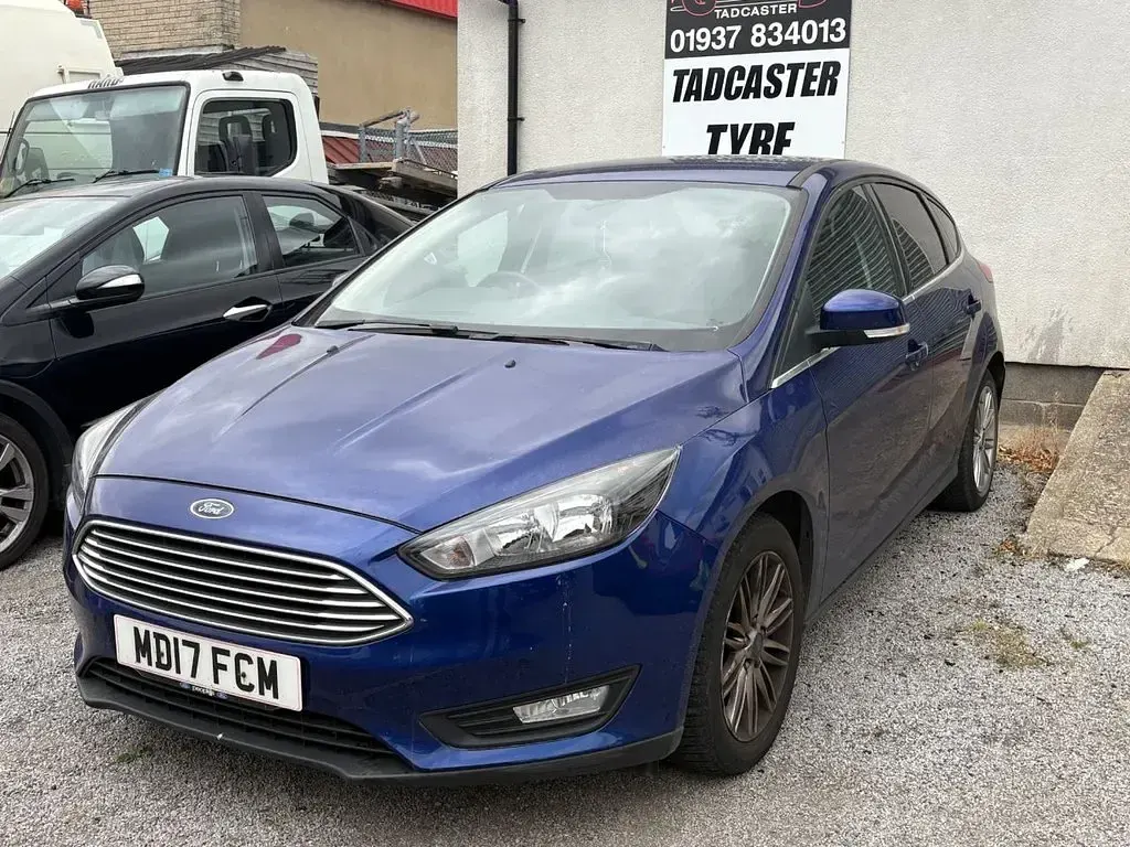 Used Ford Focus Zetec 100 HP (73 kW) 2017 Blue Hatchback