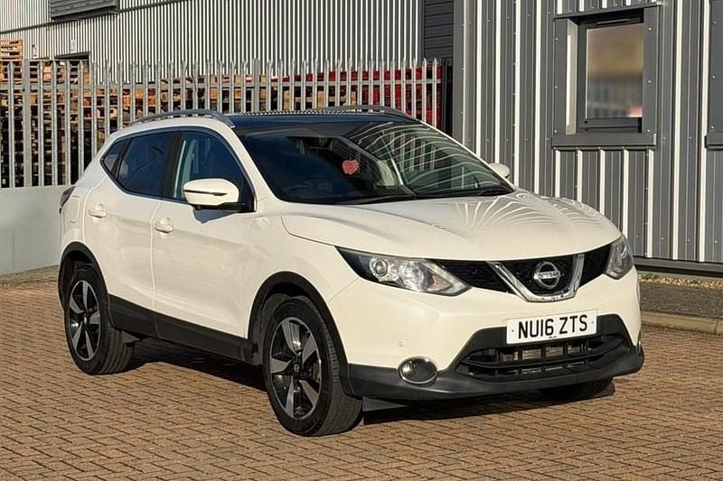 White Used 2016 Nissan Qashqai N-Connecta SUV | £8,950 (Fair price) - Image 1/1