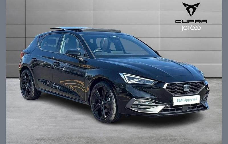 New Seat Leon Black Edition 147 HP (108 kW) 2025 Black Hatchback