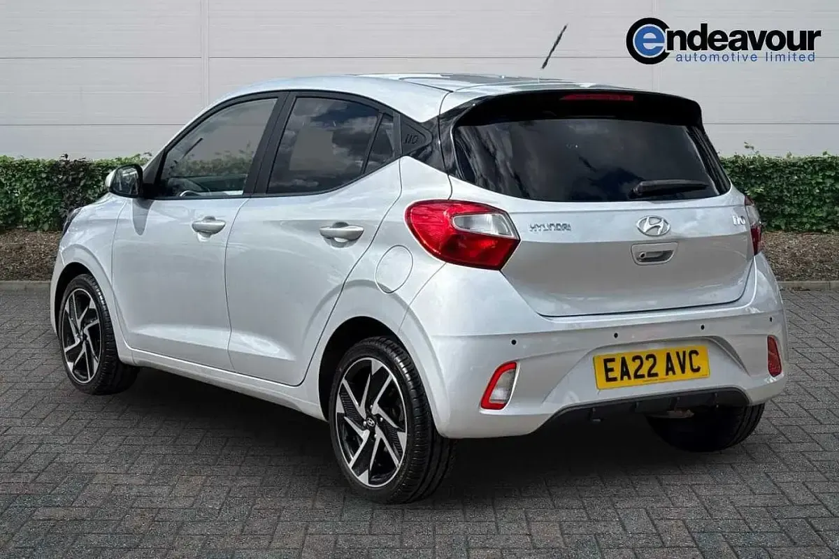 Used Hyundai i10 Premium 84 HP (61 kW) 2022 Silver Hatchback