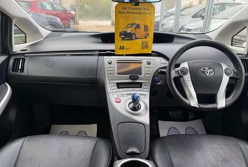 Used Toyota Prius T4 2012 White Hatchback