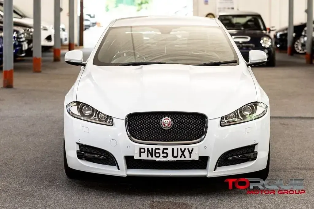 Gebraucht Jaguar XF R-Sport 200 PS (147 kW) 2015 Weiß Limousine