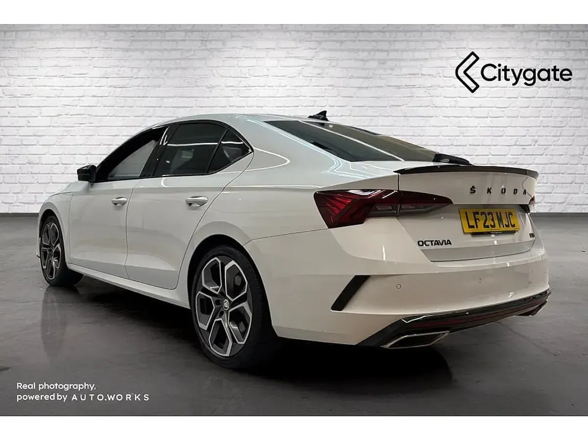 Used Skoda Octavia vRS 180 HP (132 kW) 2023 Moon white metallic Hatchback