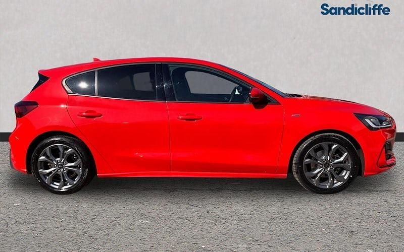 Used Ford Focus ST-Line 125 HP (91 kW) 2023 Race red (standard colour) Hatchback
