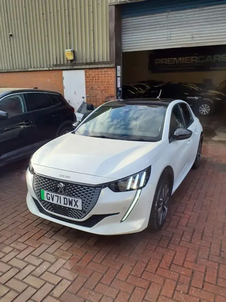 Used Peugeot e-208 GT 100 kW (136 HP) 2021 White Hatchback