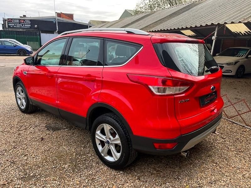 Usado Ford Kuga Zetec 2015 Vermelho
