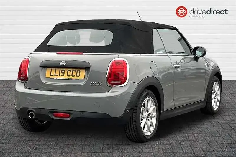 Usado Mini Cooper Cabriolet Classic 136 CV (100 kW) 2019 Gris Descapotable