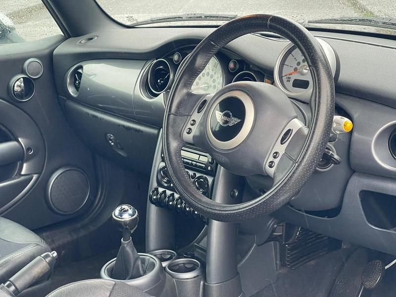 Begagnad Mini ONE 90 HK (66 kW) 2006 Blå Halvkombi