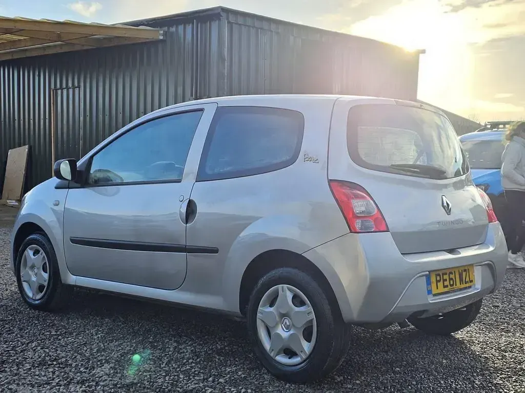 Used Renault Twingo 75 HP (55 kW) 2011 Silver Hatchback