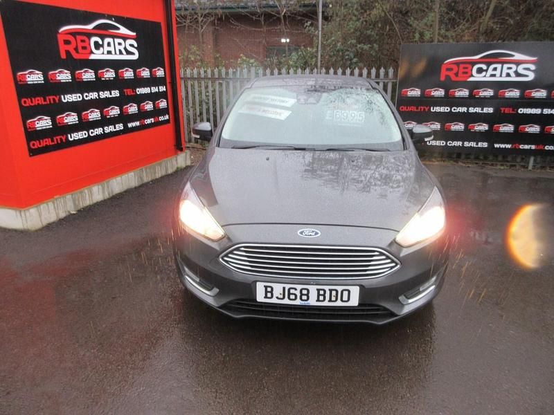Used Ford Focus Titanium 120 HP (88 kW) 2018 Grey Hatchback