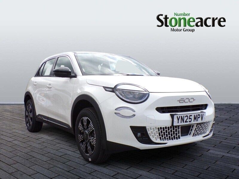 White New 2025 Fiat 600 S Hatchback | £19,995 (Good price) - Image 1/2