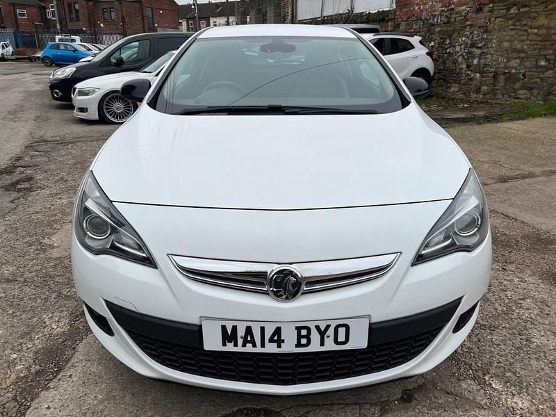 Used Vauxhall Astra GTC SRi 2014 White Hatchback