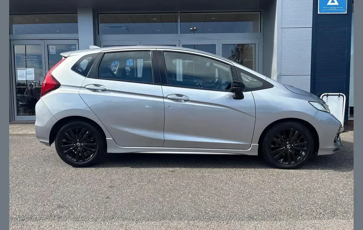 Used Honda Jazz Sport 130 HP (95 kW) 2019 Silver Hatchback
