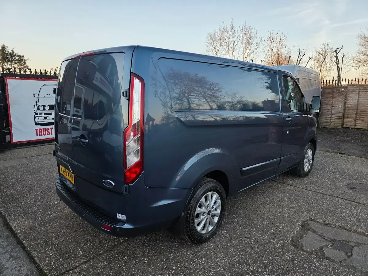 Used Ford Transit Custom Limited 130 HP (95 kW) 2019 Blue Van