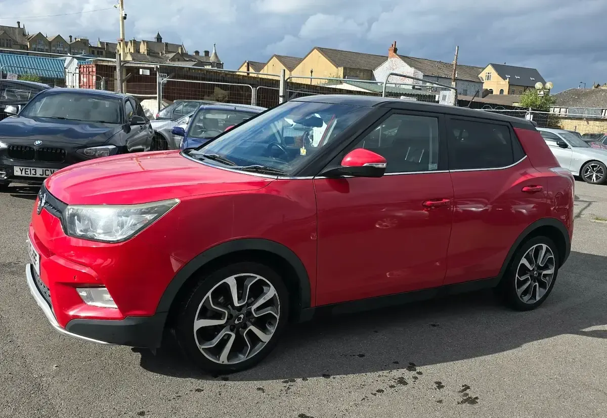 Used SsangYong Tivoli 128 HP (94 kW) 2015 Red SUV