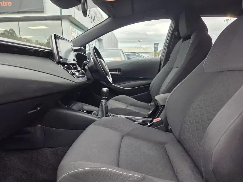 Used Toyota Corolla 116 HP (85 kW) 2019 Silver Hatchback