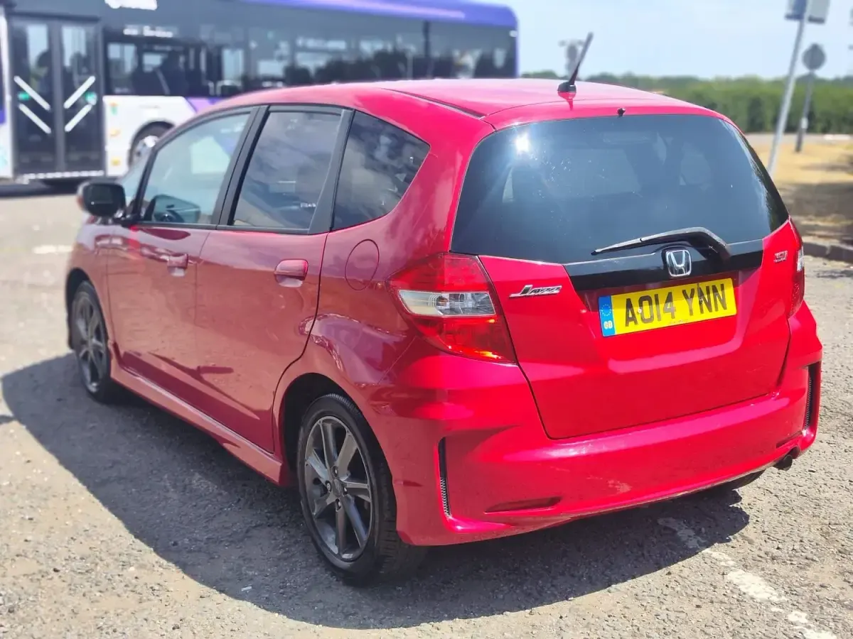 Used Honda Jazz SI 99 HP (72 kW) 2014 Red Hatchback