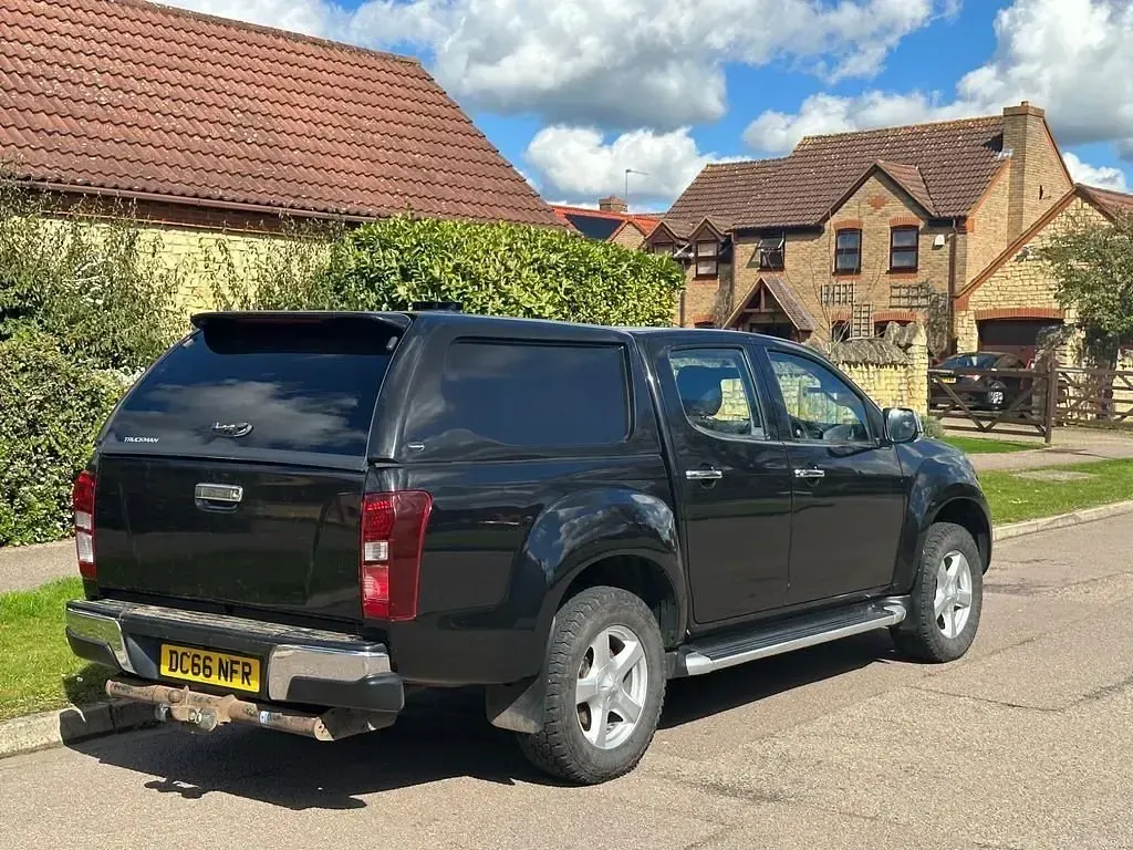Used Isuzu D-Max 2017 Black Pickup