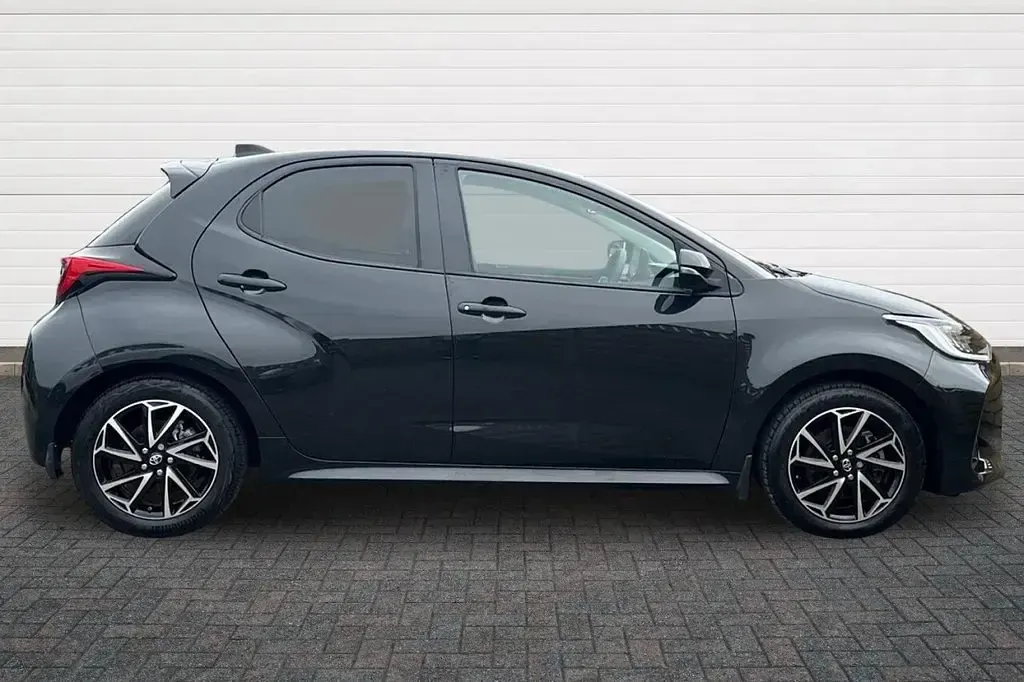 Used Toyota Yaris Design 116 HP (85 kW) 2023 Black Hatchback
