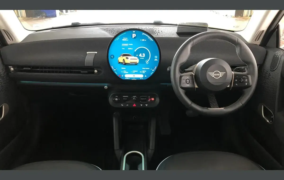 Used Mini Cooper Hatch 135 kW (184 HP) 2024 Yellow Hatchback