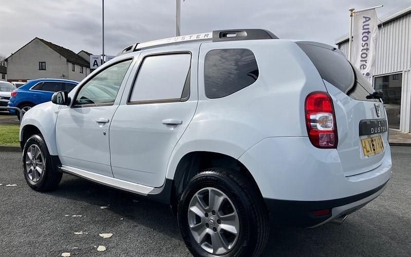 Used Dacia Duster Lauréate 109 HP (80 kW) 2017 White Estate