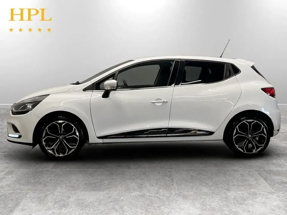 Used Renault Clio IV Iconic 90 HP (66 kW) 2019 White Hatchback