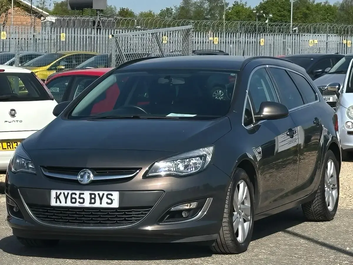 Used Vauxhall Astra SRi 136 HP (100 kW) 2015 Grey Estate