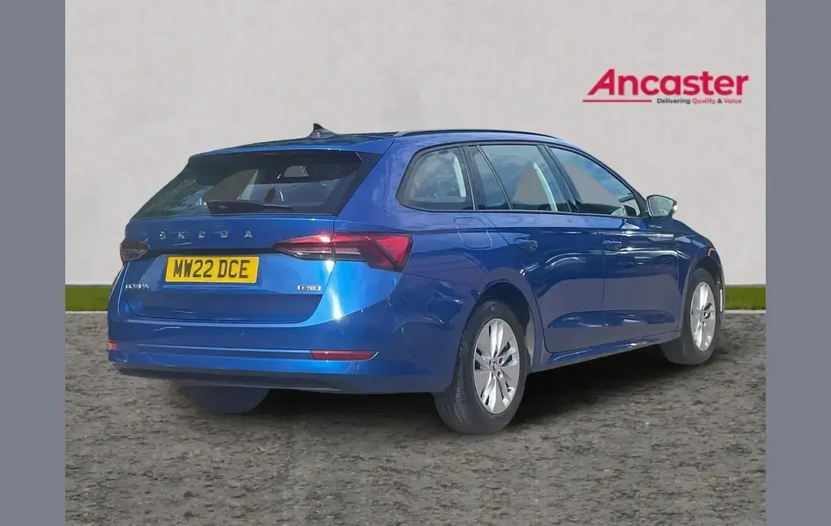 Used Skoda Octavia SE 110 HP (80 kW) 2022 Blue Estate