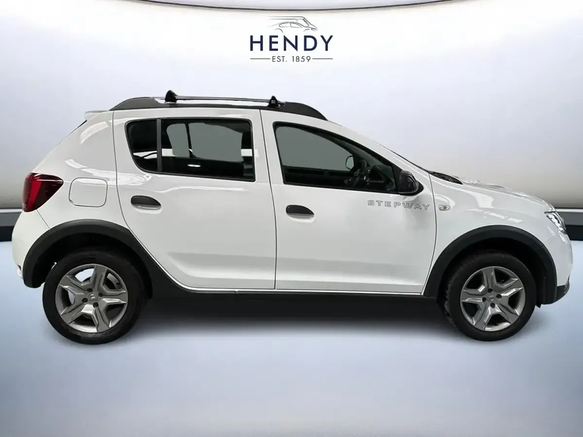 Used Dacia Sandero Essentiel 90 HP (66 kW) 2019 White Hatchback