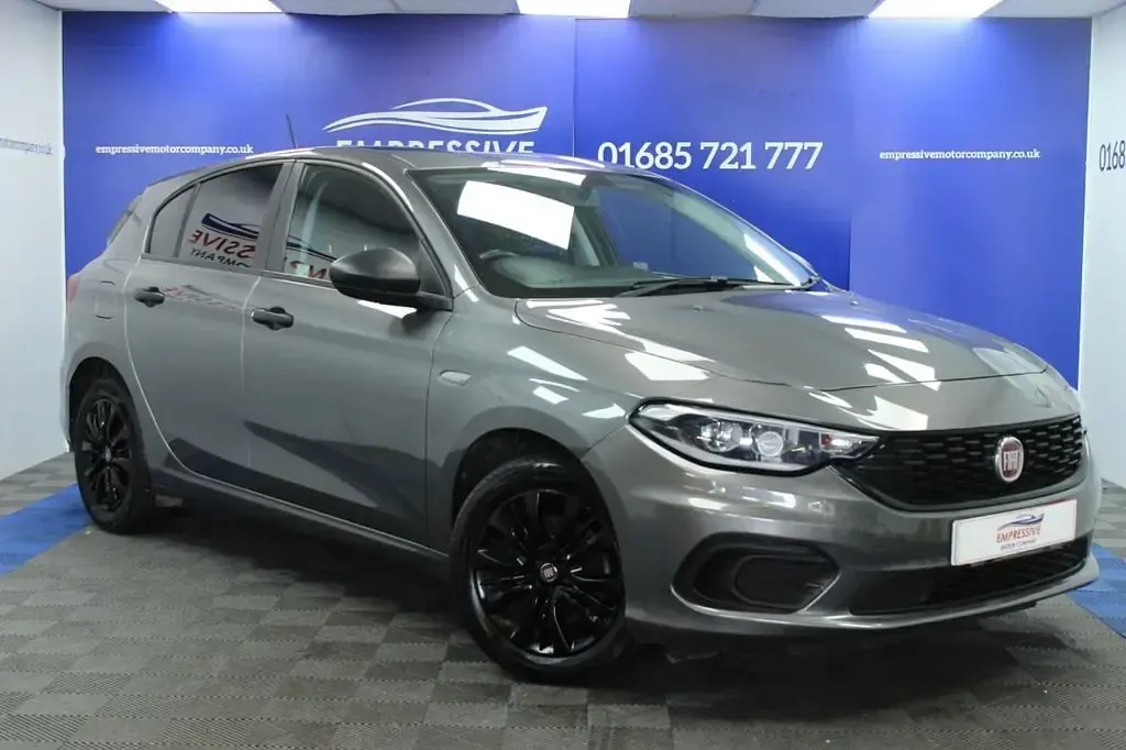 Używany Fiat Tipo Easy 95 KM (69 kW) 2020 Szary Hatchback