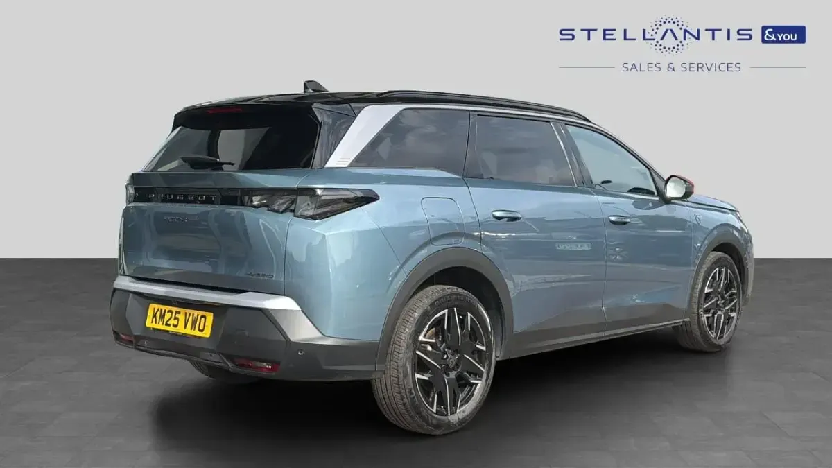 Used Peugeot 5008 GT 134 HP (98 kW) 2025 Blue SUV