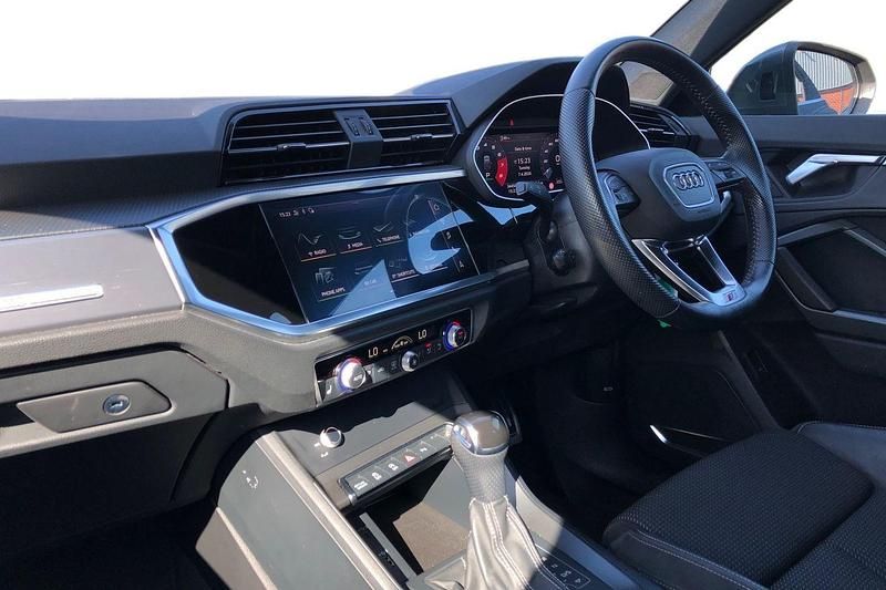 Begagnad Audi Q3 Comfort 150 HK (110 kW) 2020 Grå SUV