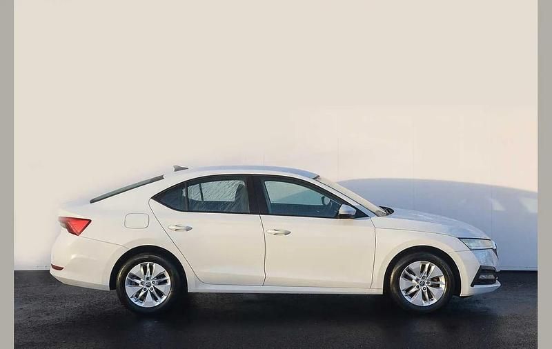 Used Skoda Octavia SE Technology 110 HP (80 kW) 2022 Moon white metallic Hatchback
