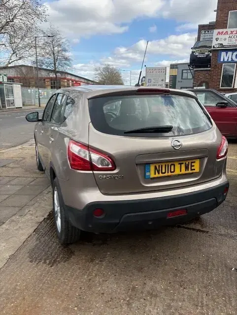 Used Nissan Qashqai Acenta 141 HP (103 kW) 2010 Beige SUV