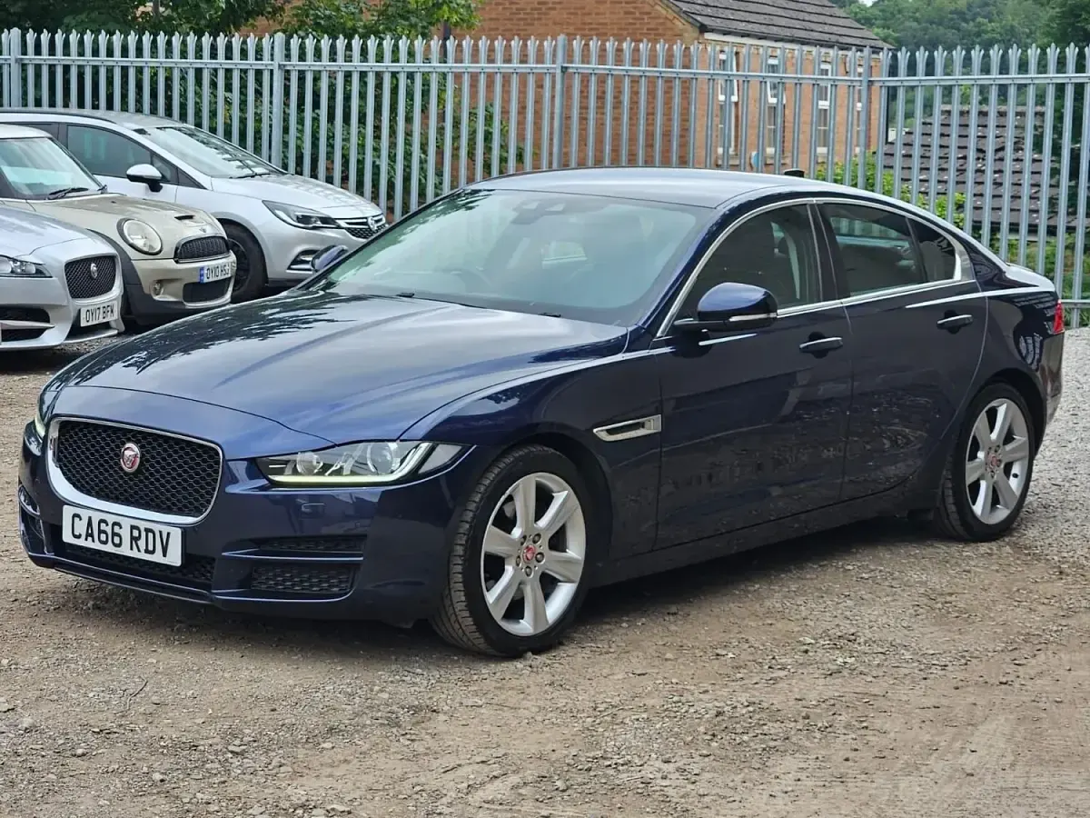 Used Jaguar XE Portfolio 180 HP (132 kW) 2017 Blue Sedan