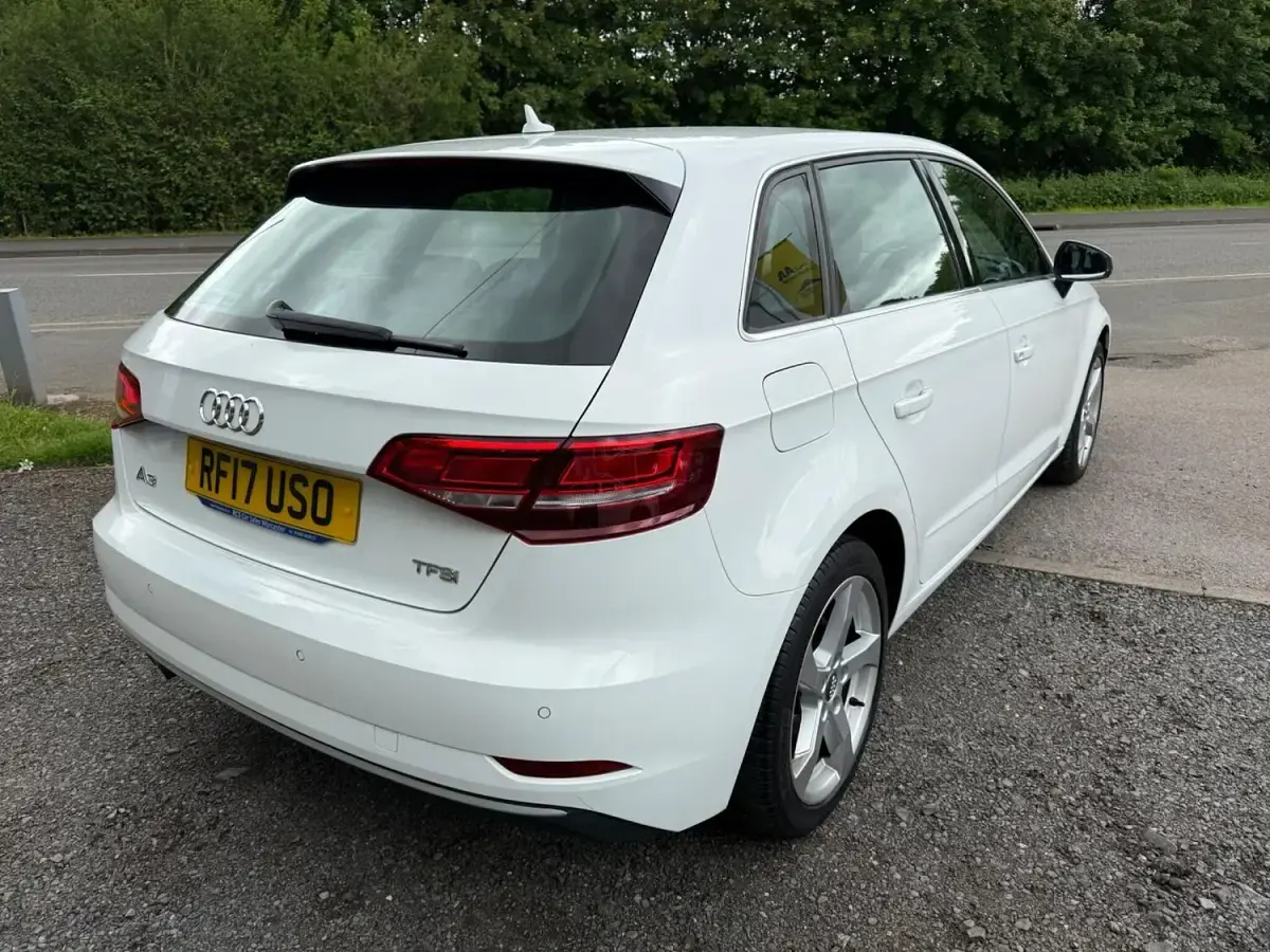 Used Audi A3 Sportback Sport 150 HP (110 kW) 2017 White Hatchback