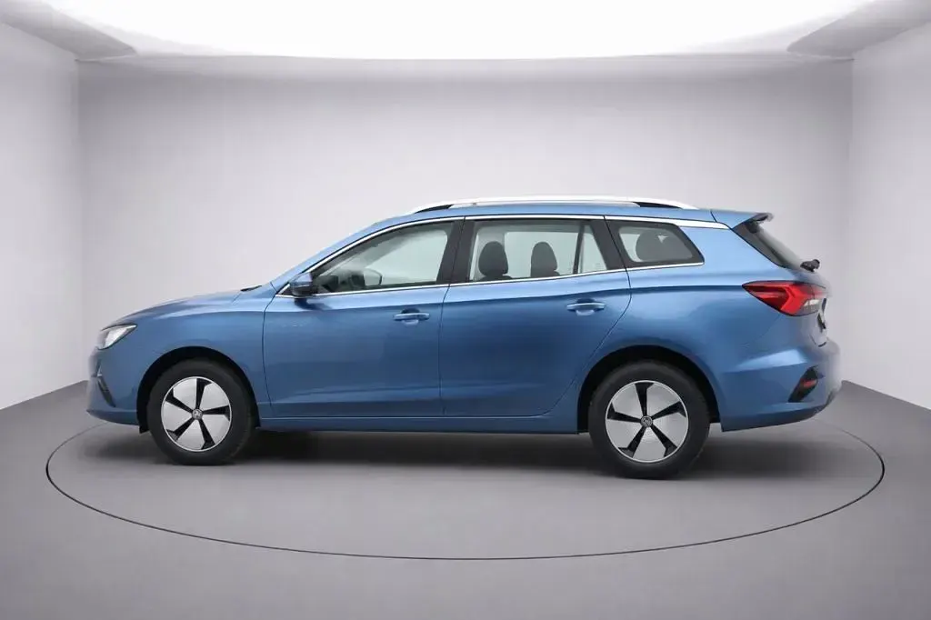 Used MG MG5 EV SE 114 kW (156 HP) 2024 Blue Estate