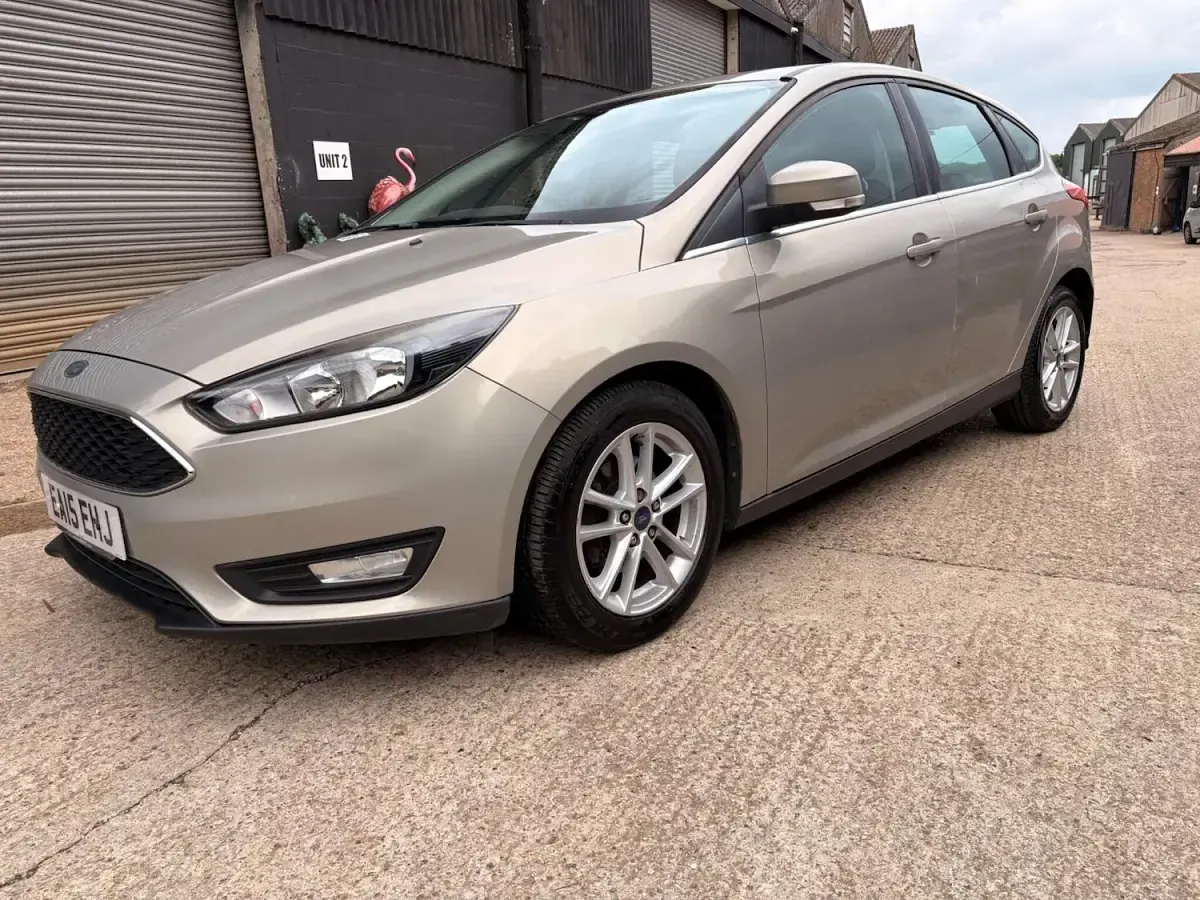 Used Ford Focus Zetec 125 HP (91 kW) 2015 Silver Hatchback