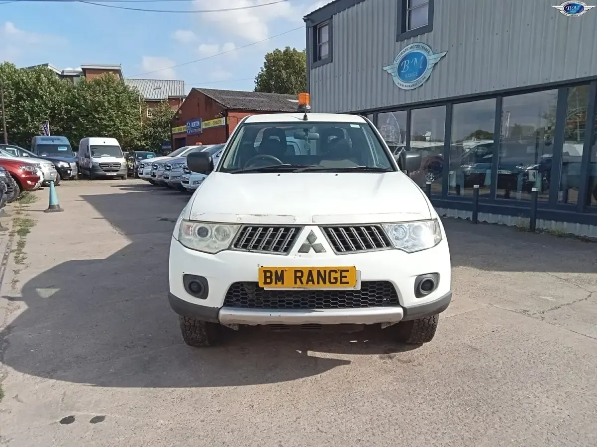 Used Mitsubishi L200 2012 White Pickup