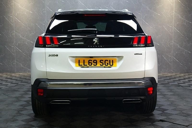 Used Peugeot 3008 GT-line 130 HP (95 kW) 2019 White Hatchback