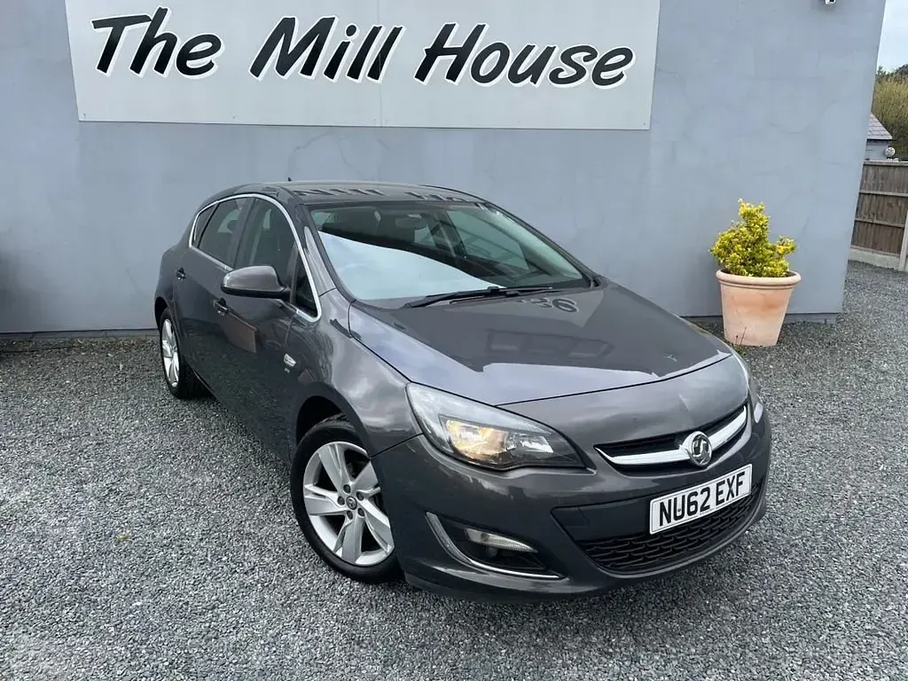 Second-hand Vauxhall Astra SRi 100 CP (73 kW) 2012 Gri Hatchback