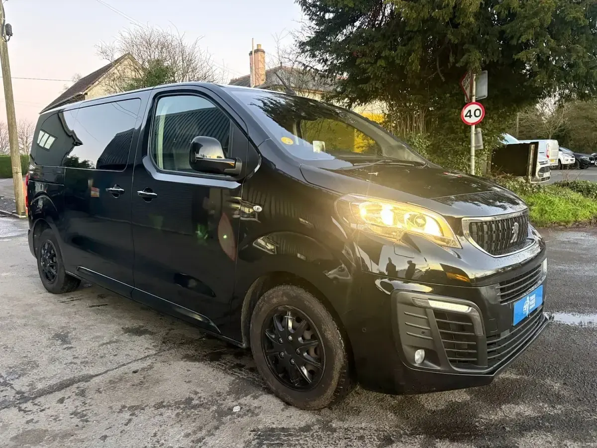 Begagnad Peugeot Traveller 2018 Svart Minibuss
