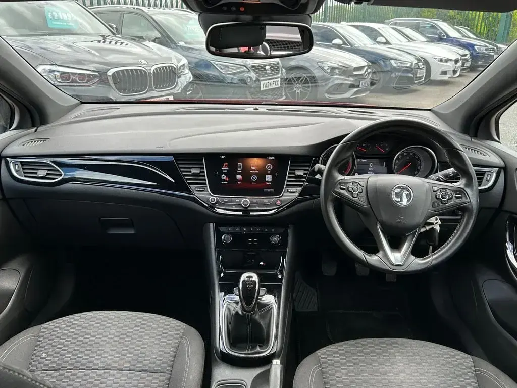 Used Vauxhall Astra SRi 150 HP (110 kW) 2017 Red Hatchback